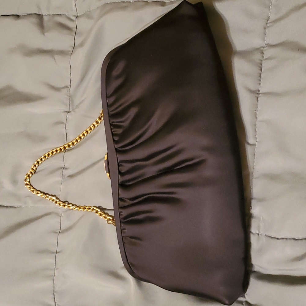 Chained Handbag - Picture 2 of 7